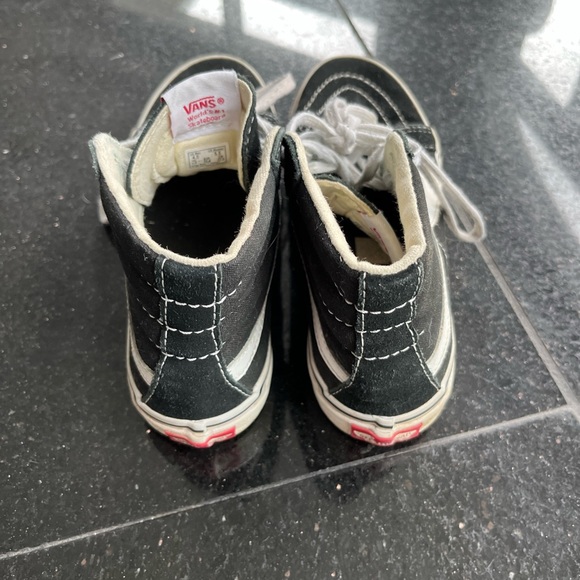 Vans - Picture 2 of 7